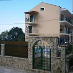Petros Lägenhetshotell Poros (Kefalonia)