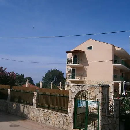 Petros Lejlighedshotel