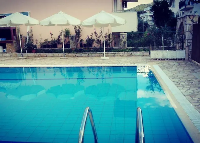Aparthotel Petros 3*