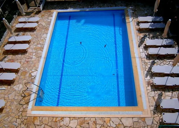 Aparthotel Petros 3*