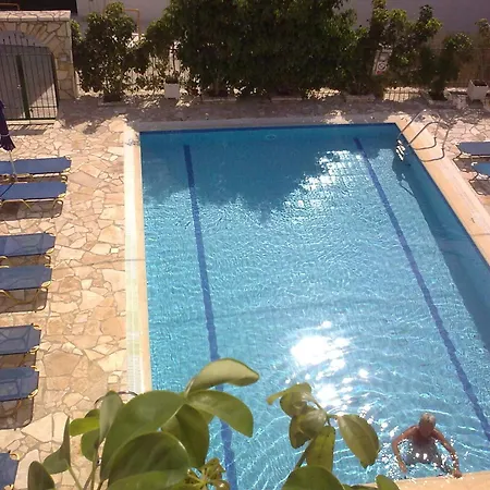 Petros 아파트호텔