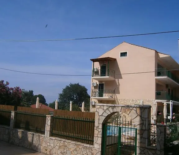 Petros Apartmanhotel