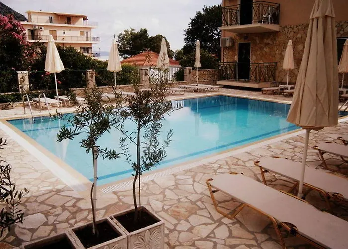 Petros Apartmanhotel 3*